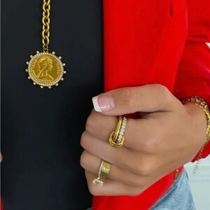 Elegant 18k yellow gold ring